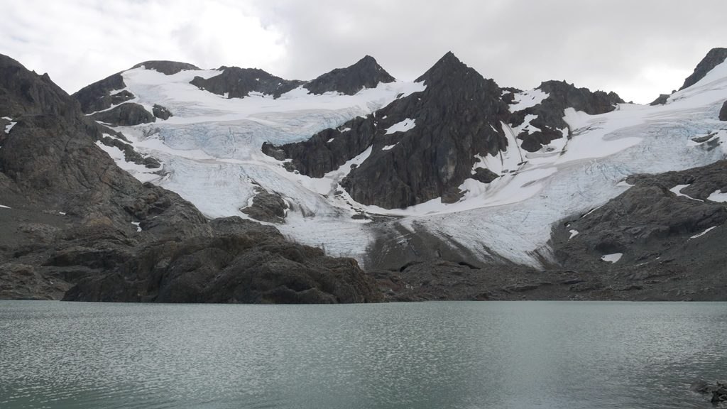 Sentier laguna tempanos et glacier
